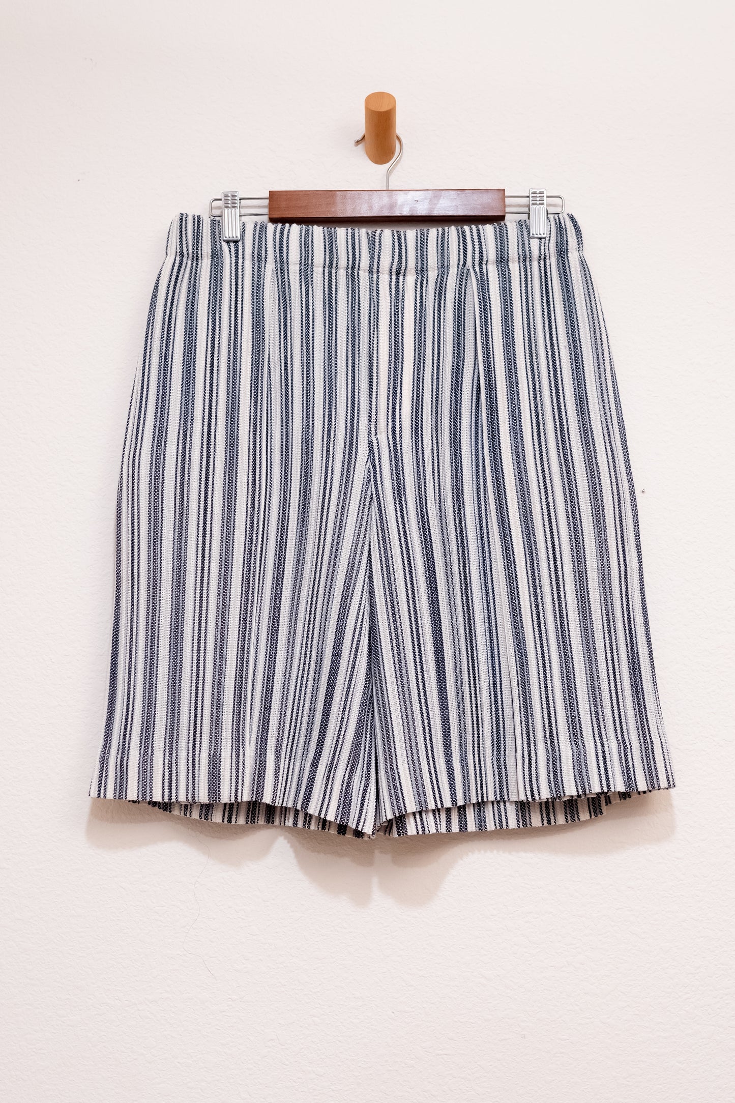 Homme Plissé Issey Miyake Off-White Shorts